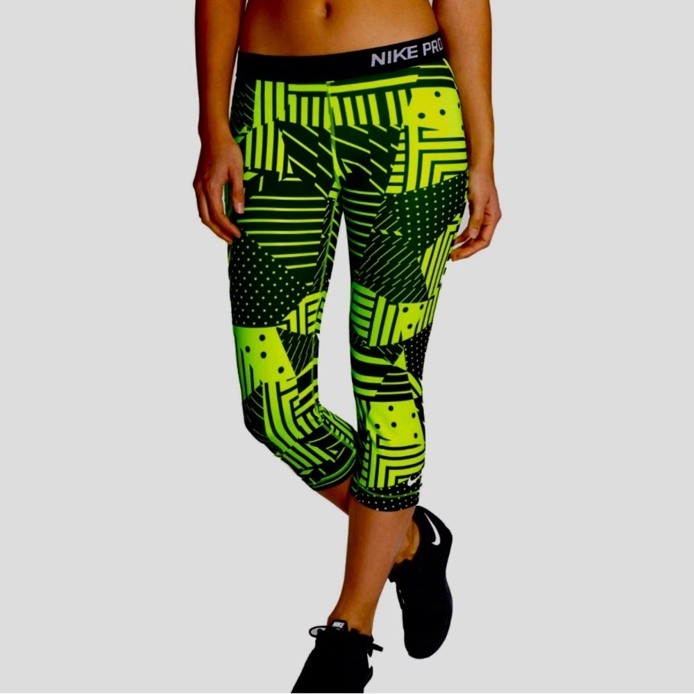 NIKE PRO DRI FIT CROP***